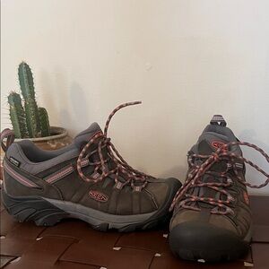 Like New Keen Gray and Brown Hiking Sneakers with coral Details